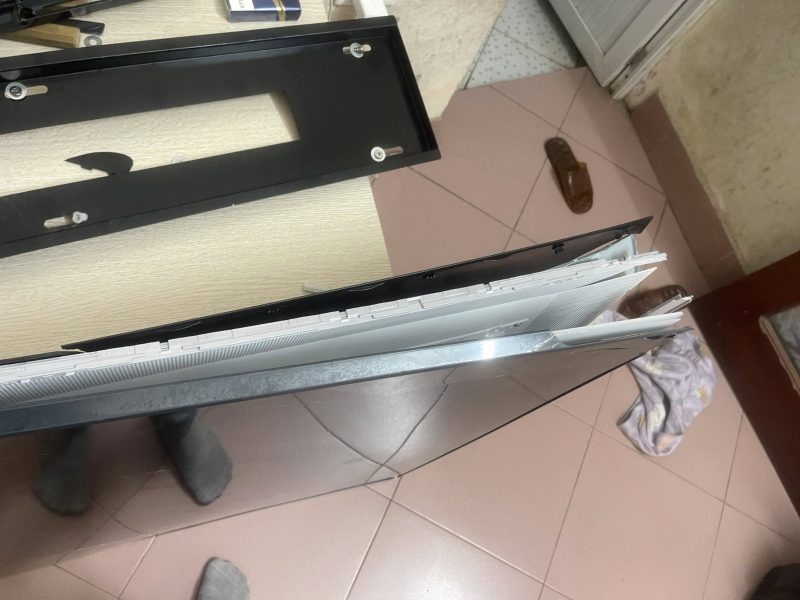 Dịch vụ thay màn hình tivi chính hãng, giá tốt tại nhà